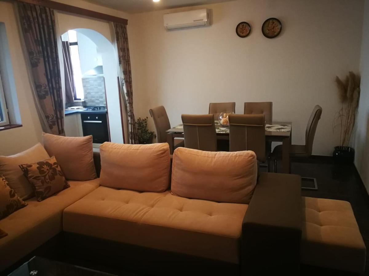 Apartment Dalmatini Tar-Vabriga Bagian luar foto